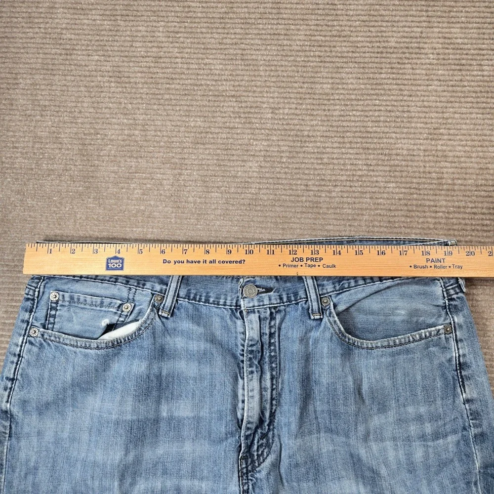 Levi's Men 38x32 Light Wash 514 Straight Fit Denim Jeans